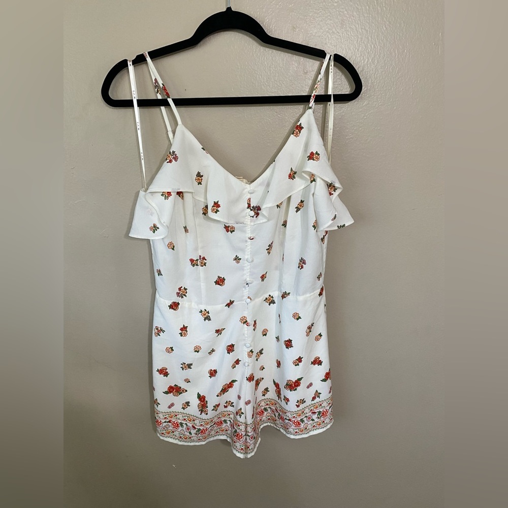 E & M jumpsuit shorts super cute . Floral designed